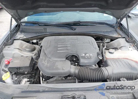 2019 Chrysler 300 Limited z USA, uszkodzony, nr VIN 2C3CCAEG2KH689638